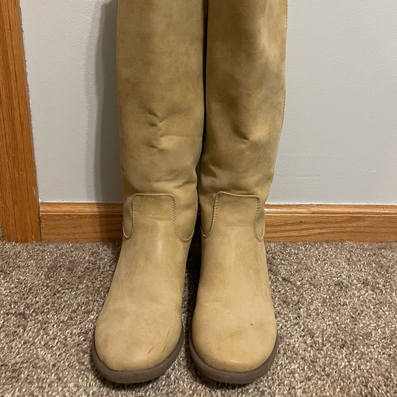 Women’s Boots - Picture 2 of 6